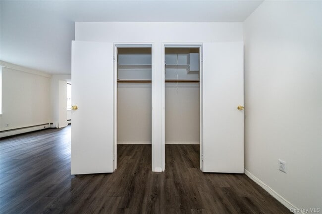 Building Photo - 7 Lake St