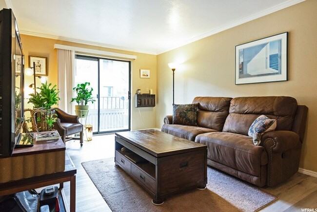 Foto del edificio - Secured 2 Bd 2 Ba Towne Park Condo