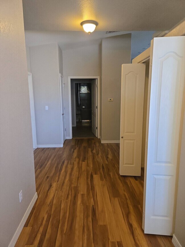 Foto del edificio - 729 Skyview Ct