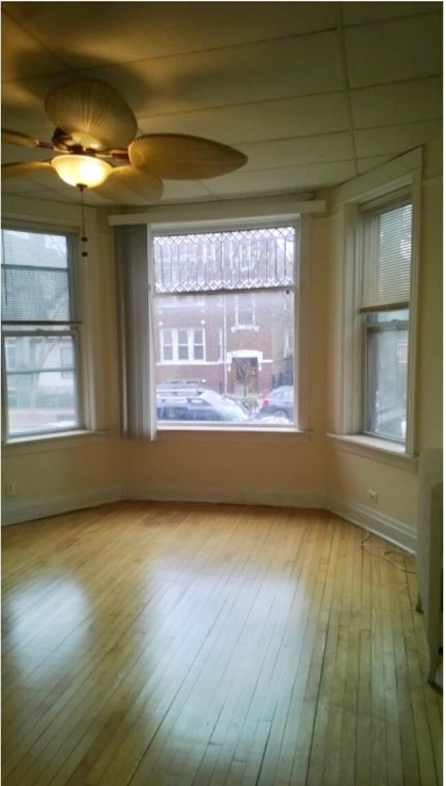 Building Photo - 1522 W Victoria St