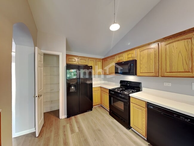 Building Photo - 2990 Waters Edge Cir