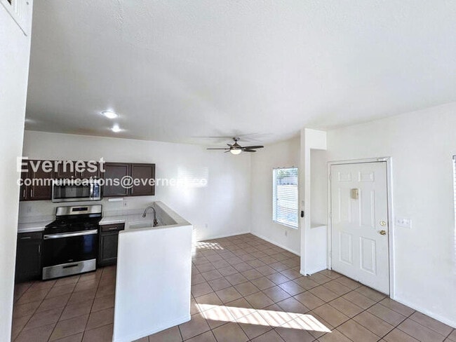 Foto del edificio - 5922 W Vegas Dr