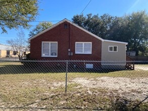 Building Photo - 702 White Ave