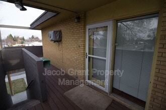 Building Photo - 220 N Fanning Ave