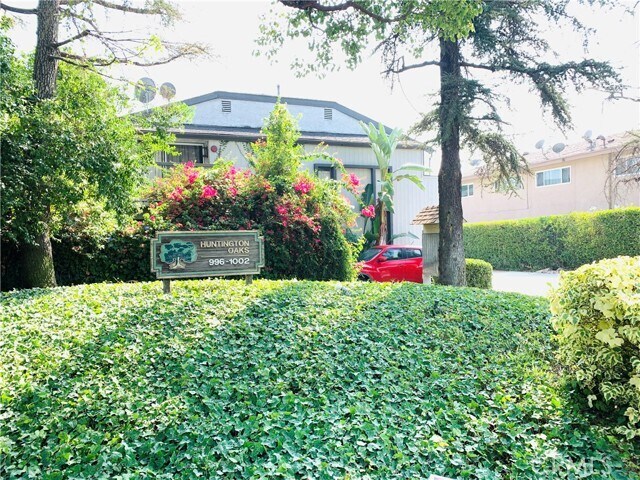 Foto del edificio - 996 W Huntington Dr