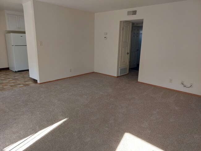 Building Photo - 1100 Ranchero Way