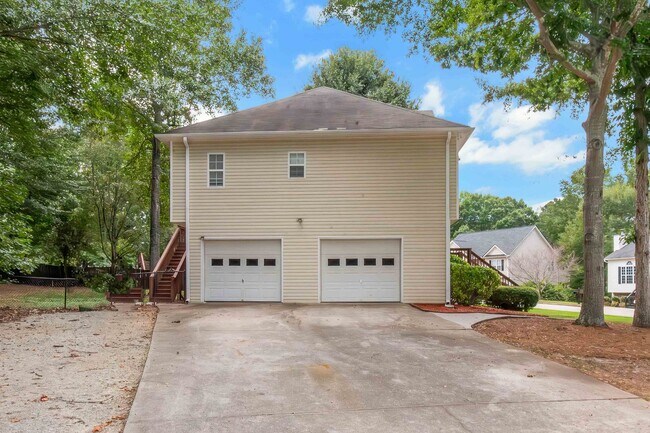 Foto del edificio - Impressive 4 Bed, 3 Bath Home with Fenced ...