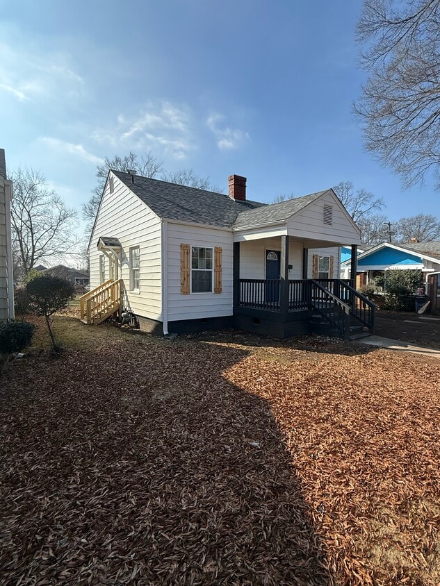 Building Photo - 931 4th Ter W