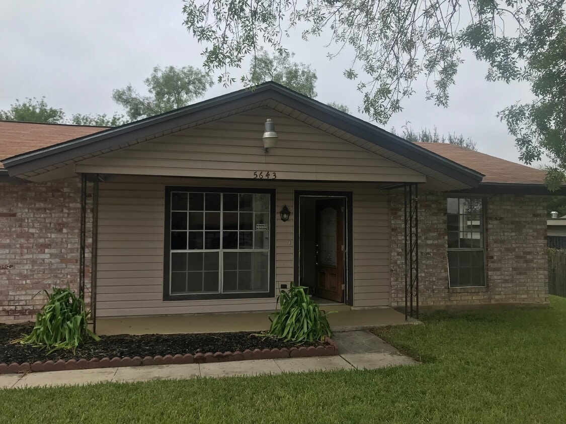 Remodeled 4 bedroom 2 bath home ready for move-in - Remodeled 4 bedroom 2 bath home ready for move-in