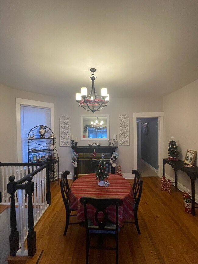 Dining Room 1 - 4008 N Hermitage Ave