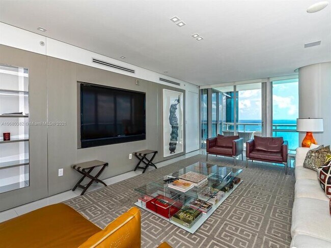 Building Photo - 17121 Collins Ave