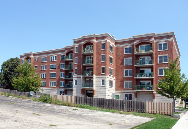 Building Photo - 104 N Plum Grove Rd