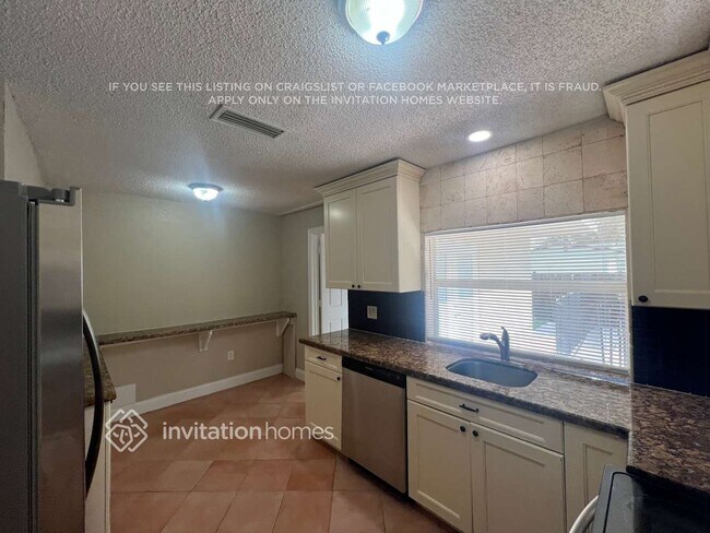 Foto del edificio - 11360 NW 37th Pl
