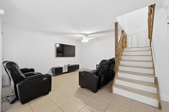 Foto del edificio - 301 Lakewood Dr