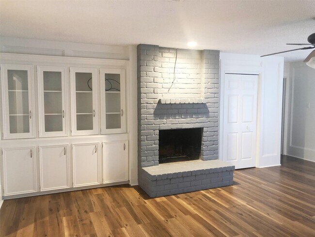 Foto del edificio - 15310 Glenwood Park Dr