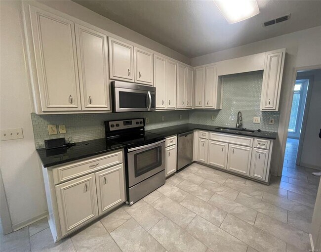 Foto del edificio - 4013 Meredith Dr