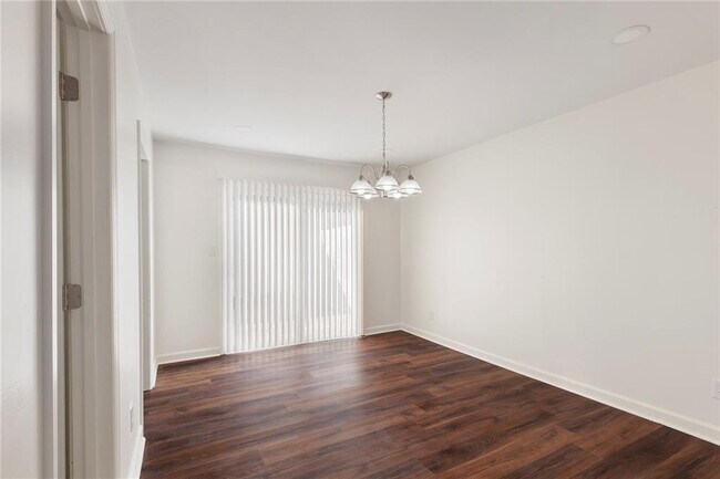 Foto del edificio - 330 Winding River Dr