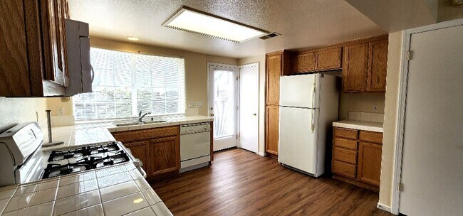 Foto del edificio - Cute 2 Bedroom 1 Bath Condo Daniels Avenue Vallejo New Flooring and Paint ***MOVE-IN SPECIAL***