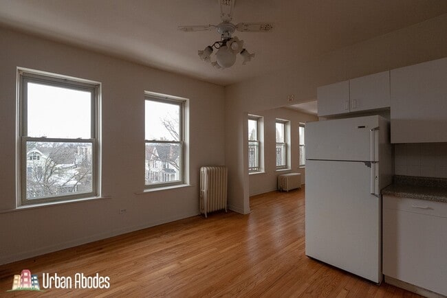 Building Photo - 4224 N Paulina St