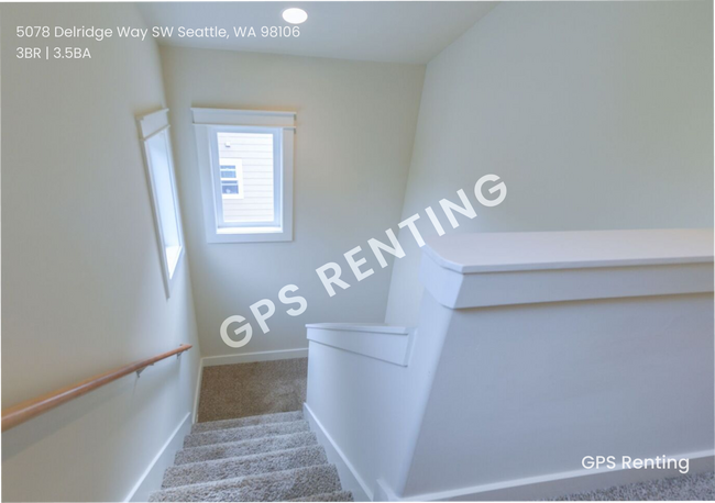 Building Photo - 3 Bedroom Townhome In Delridge Available Now!
