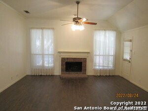 Foto del edificio - 9415 Pine Arbor