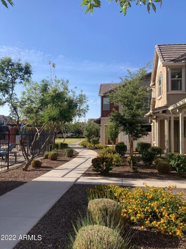 Foto del edificio - 2274 S Osborn Ln