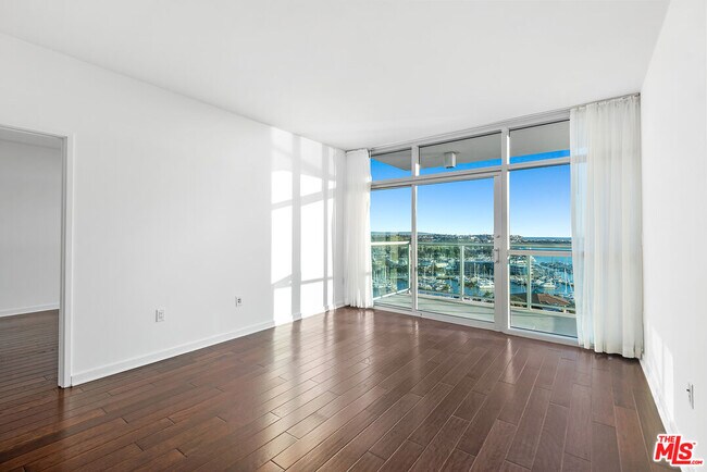 Foto del edificio - 13700 Marina Pointe Dr