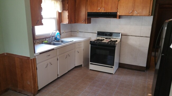 Kitchen - 2240 Manchester Rd