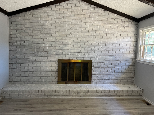 Building Photo - 504 Bonanza Cir