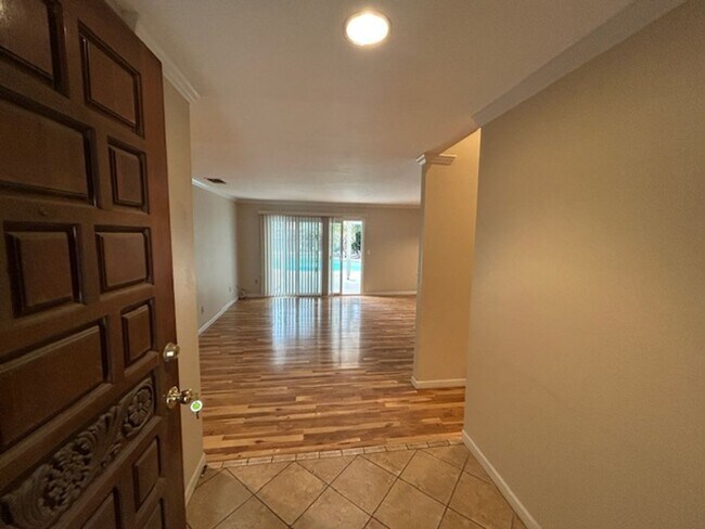 Foto del edificio - SW 3 Bedroom 2 Bath home with Pool. Yard Care Included.