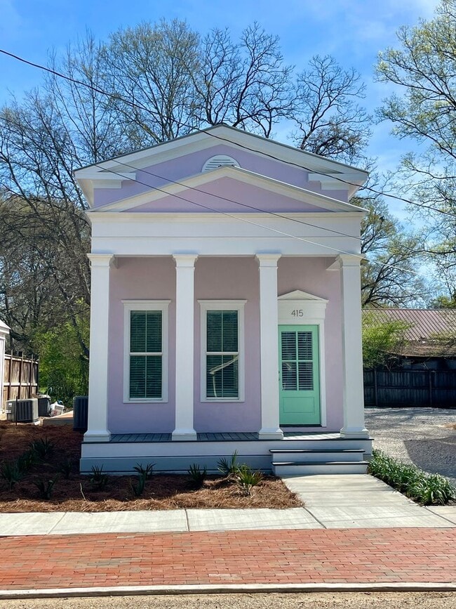 Building Photo - 2 Bed 2.5 Bath House close to Downtown Sta...