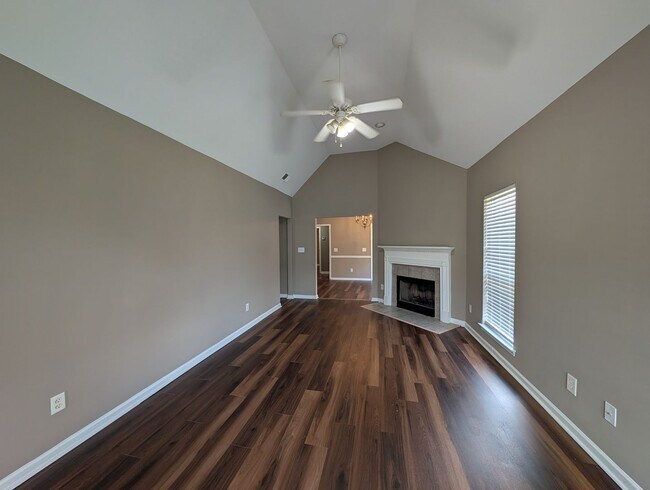 Foto del edificio - 323 Forest Lakes Dr