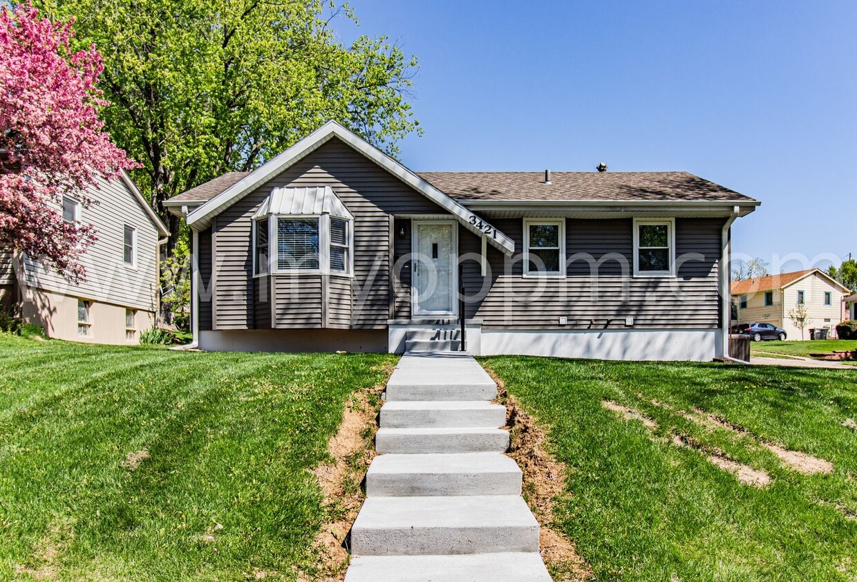 Primary Photo - Pristine 4 Bedroom / 2 Bathroom Home | Wes...