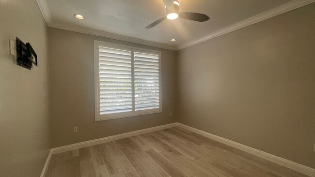 Building Photo - Beautiful 2 bedrooms + Den/Office or Bonus...