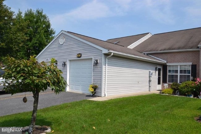 Building Photo - 3 br, 2 bath Townhome - 147 Tory Circle