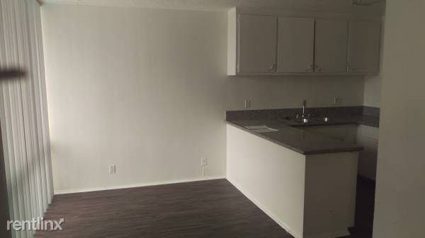 Building Photo - 12254 Burbank Blvd