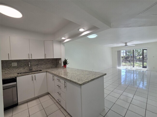 Foto del edificio - 8000 Fairview Dr