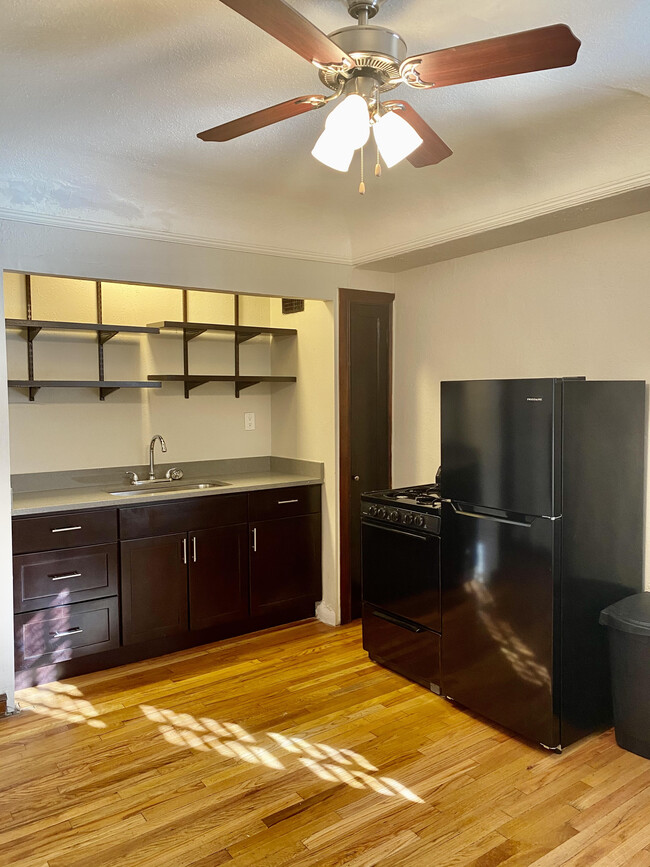 Kitchen 2 - Grosvenor Arms Apartments