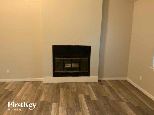 Building Photo - 20 Sungrove Dr