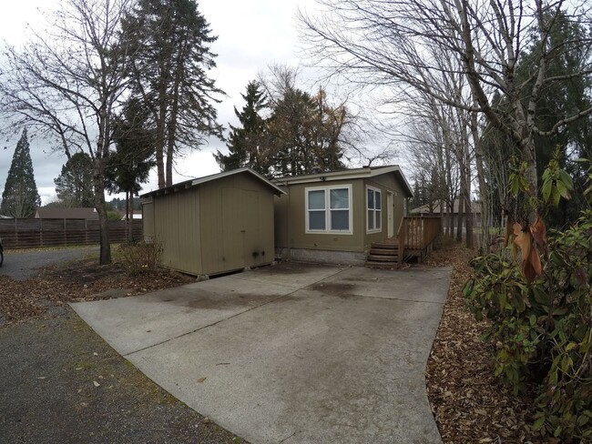 Building Photo - Spacious Home on Quiet Street