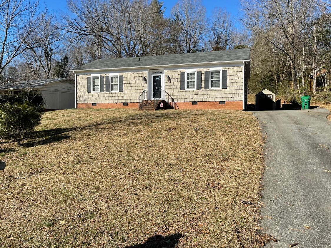 Photo - 1104 Robin Hood Rd (High Point, NC)