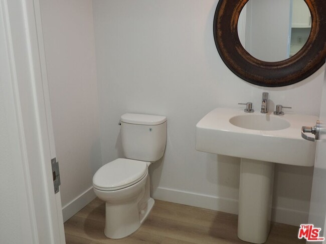 Building Photo - 13700 Marina Pointe Dr