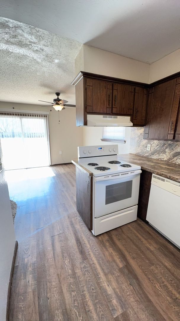 Foto del edificio - 2 Bedroom 1.5 Bath Duplex