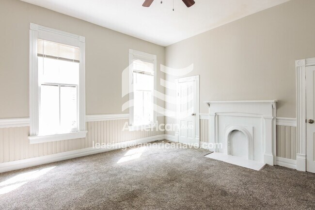 Building Photo - 1037 32nd St