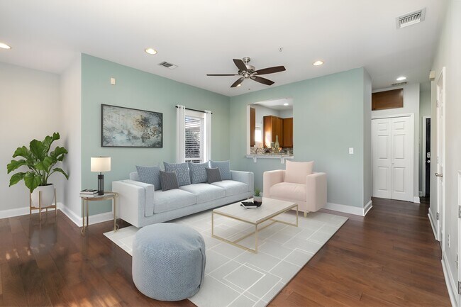 Building Photo - 318 S Cedar St