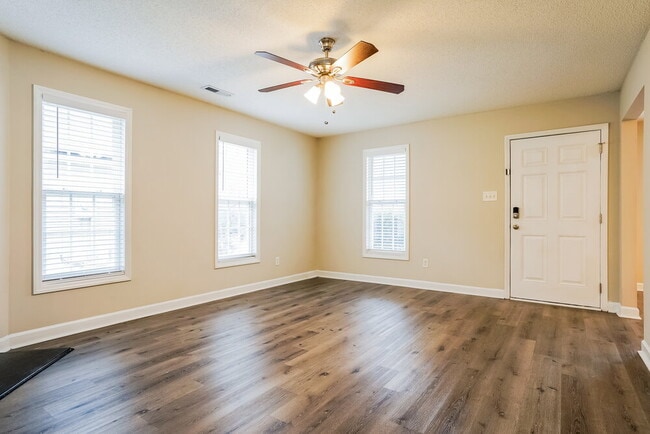 Building Photo - 5640 Tealbrook Dr