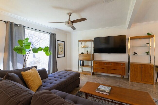 Photo - 1623 Hanging Cliff Dr House