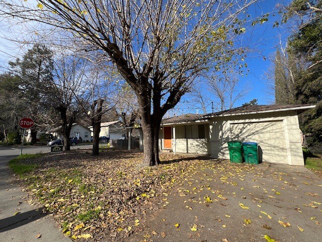 Foto del edificio - 644 W 4th Ave