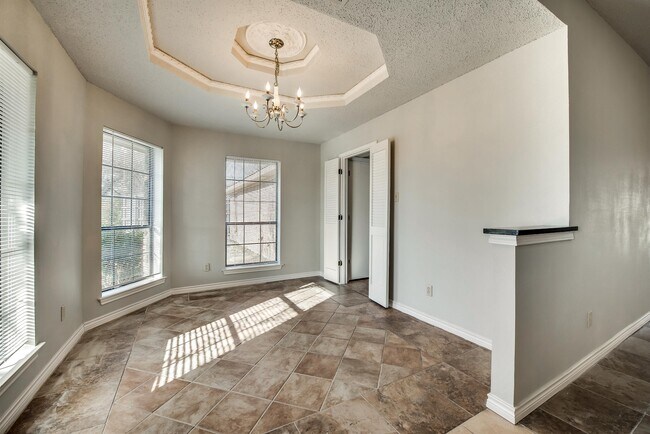 Building Photo - 6504 Parkview Dr