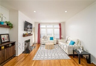 Building Photo - 220 Renaissance Pkwy NE